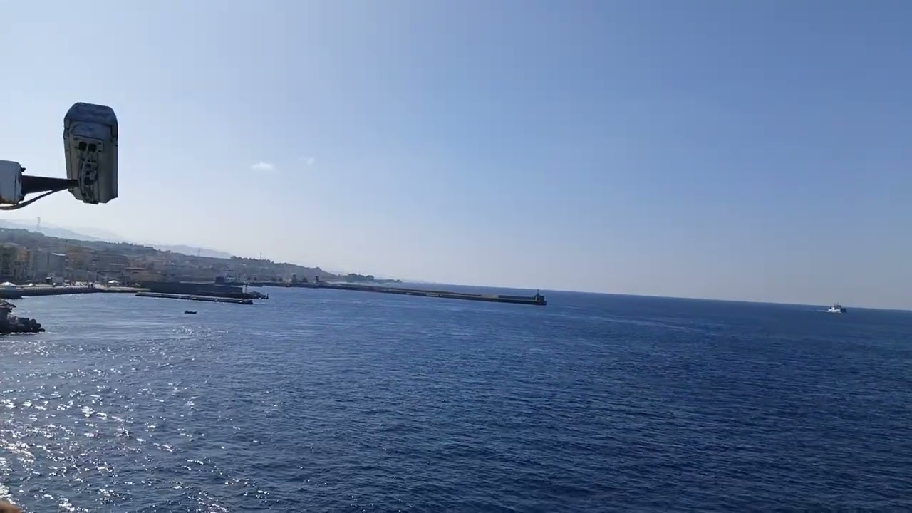 TRAGHETTO DA VILLA S.GIOVANNI A MESSINA 03 OTTOBRE 2023. CALABRIA, SICILIA, ITALY. 3)