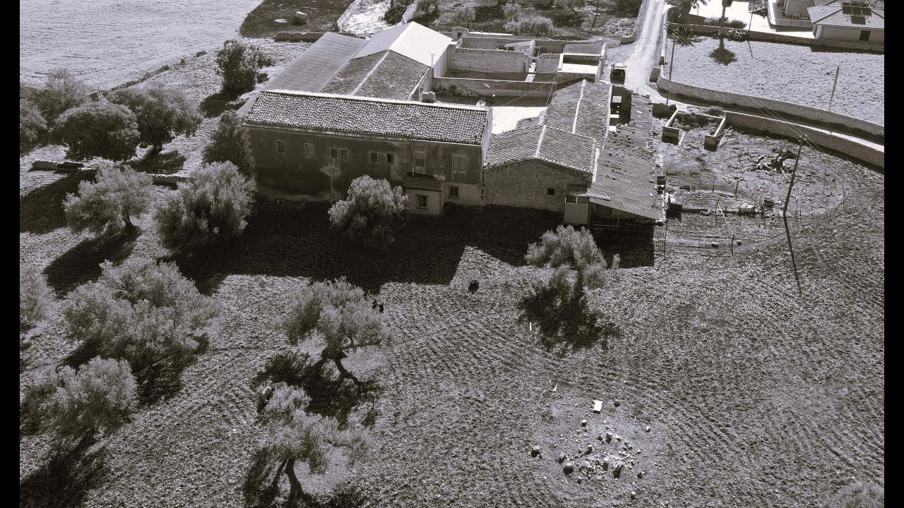 Casale Villa Baglio Masseria sale Exclusive farmhouse lifestyle Modica Sicily Italy Valeria Fantozzi
