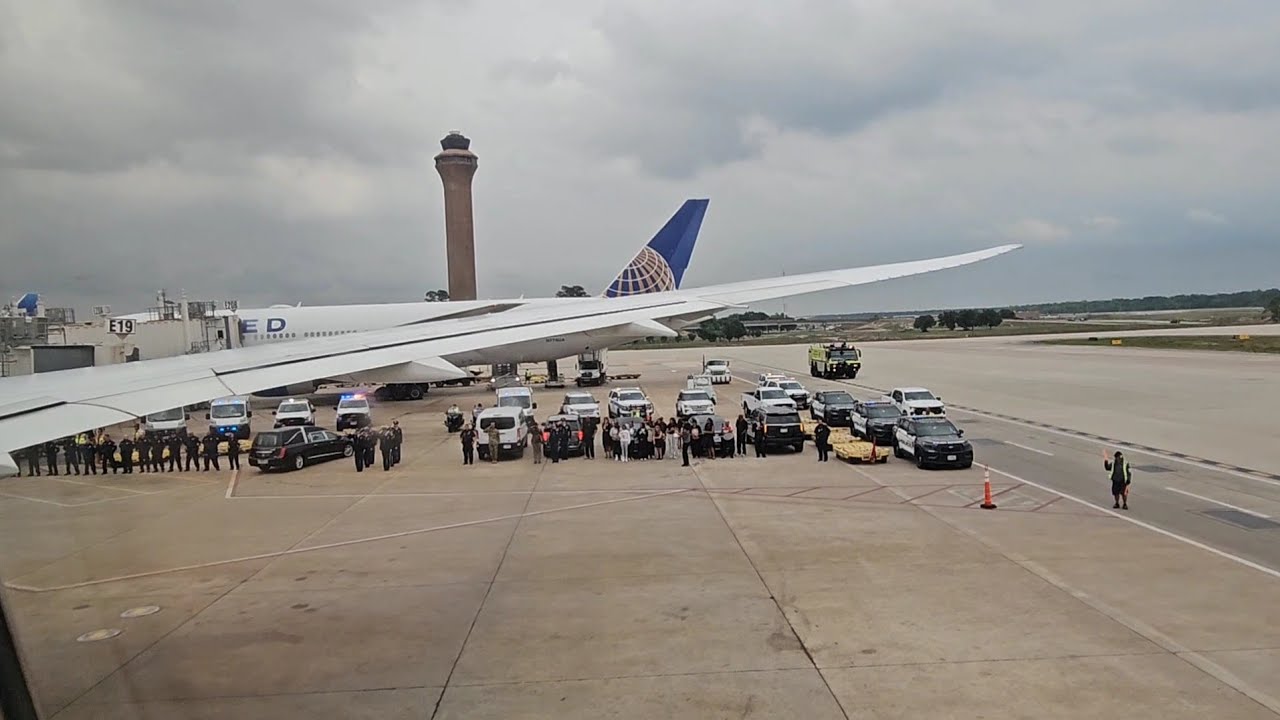 Tokoyo Narita to Houston Taking a Fallen Soldier Home @United | Boeing 787-9