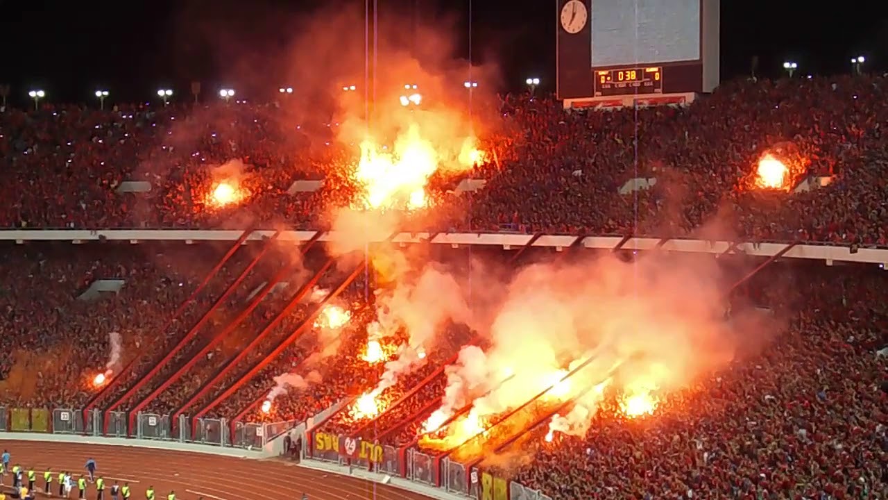 انفجار التراس الاهلي في بدايه مباره الاهلي والوداد فيديو جنوووووني