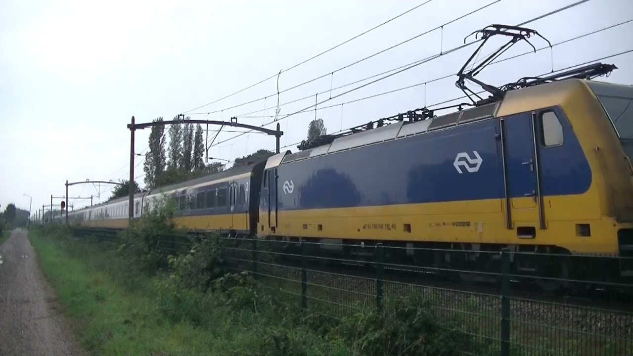 NS 186 046 + ICRmh stam + 186 022 door Heukelom richting Eindhoven Centraal! (17-09-2023)