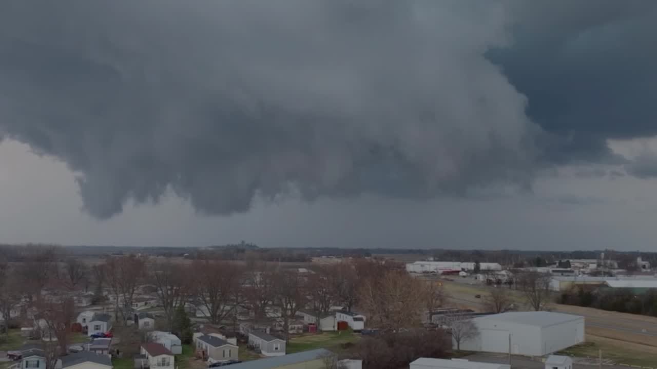 Rotation of a funnel cloud in Pontiac, Illinois