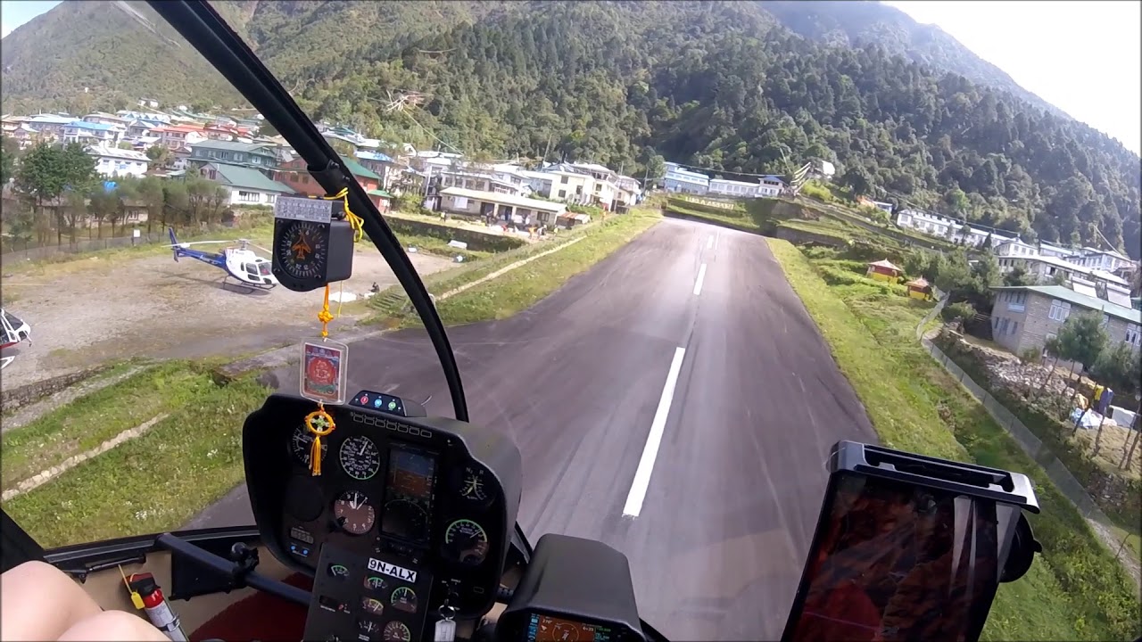 Helicopter Approach and Take Off Lukla Airport, Nepal, Everest. Aproximação Pouso Helicóptero