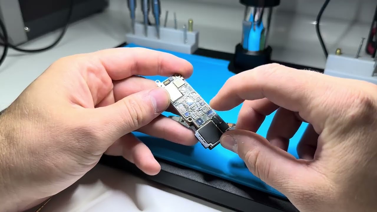 iPhone 16 Pro нет сети, не заряжается, нет прошивки модема