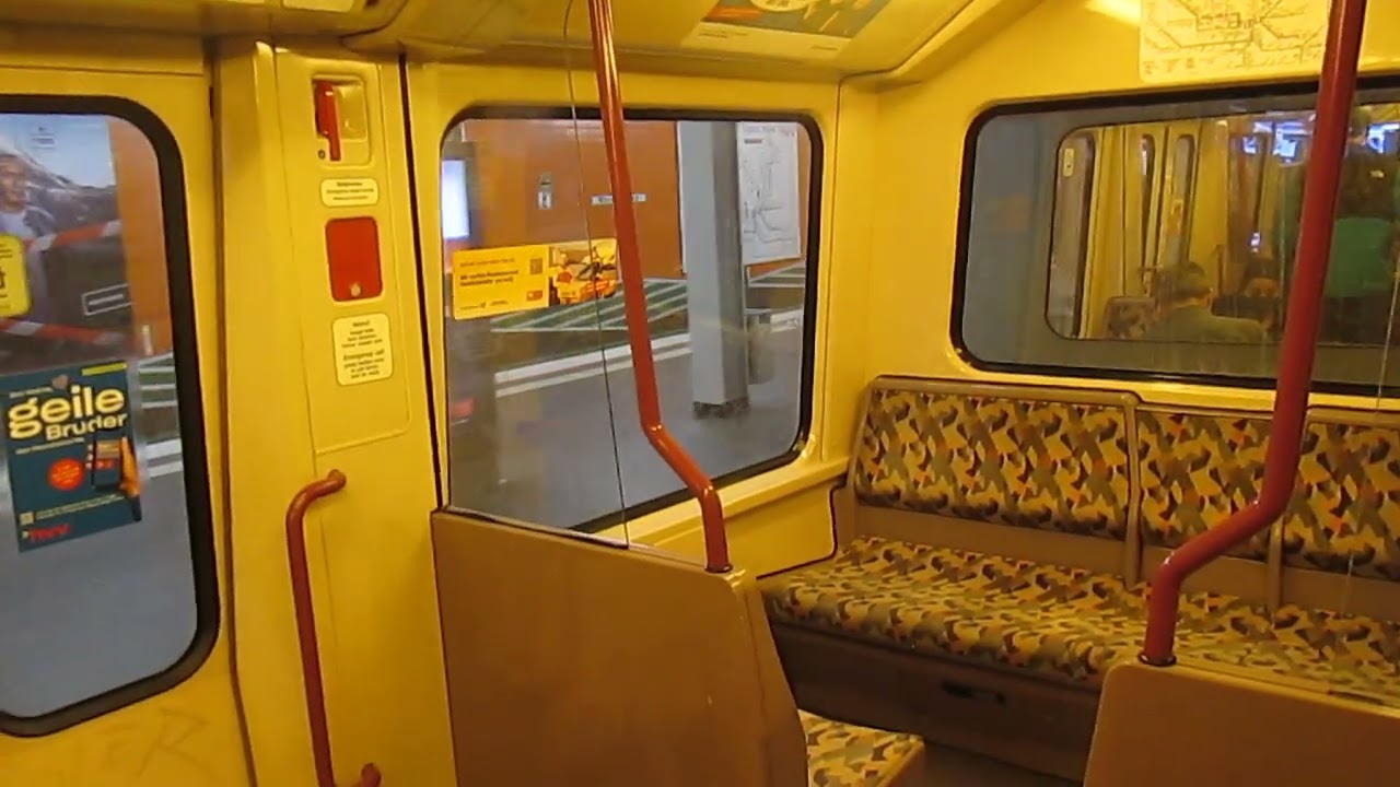 Innenraum U-Bahn Hamburg, U1 (DT4)