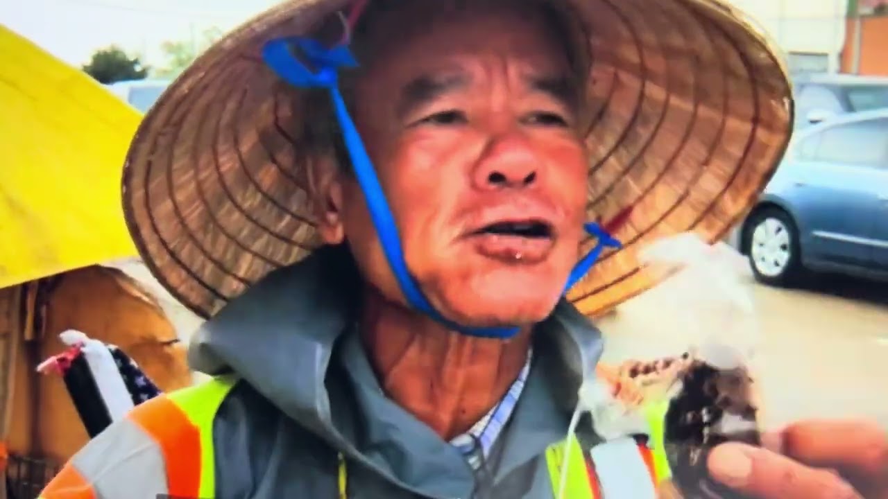 VIỆT KIỀU MỸ 70 TUỔI Ở HOUSTON TEXAS USA LAO ĐỘNG CỰC KHỔ NHẤT THẾ GIỚI NHƯ THẾ NÀO TRONG MƯA ? 