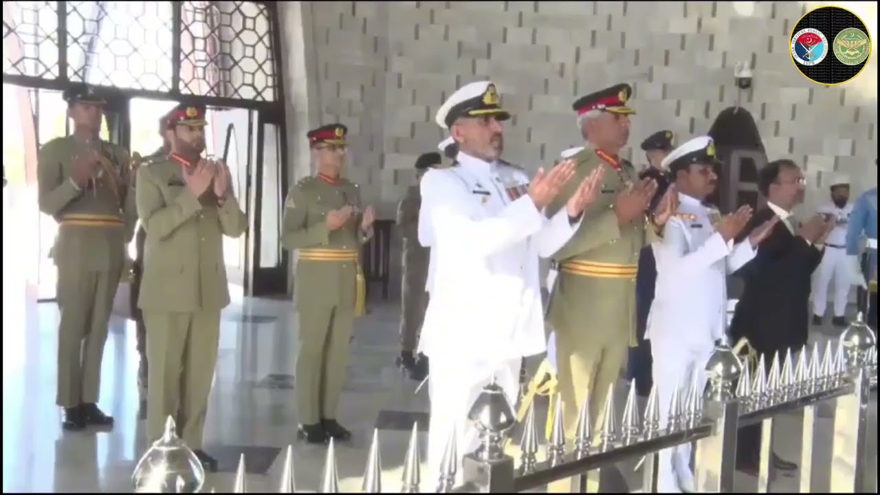 Lt. Gen Babar Iftikhar Pays Tribute to Quaid e Azam at Mazar-e-Quaid at His 147h. Birth Anniversary