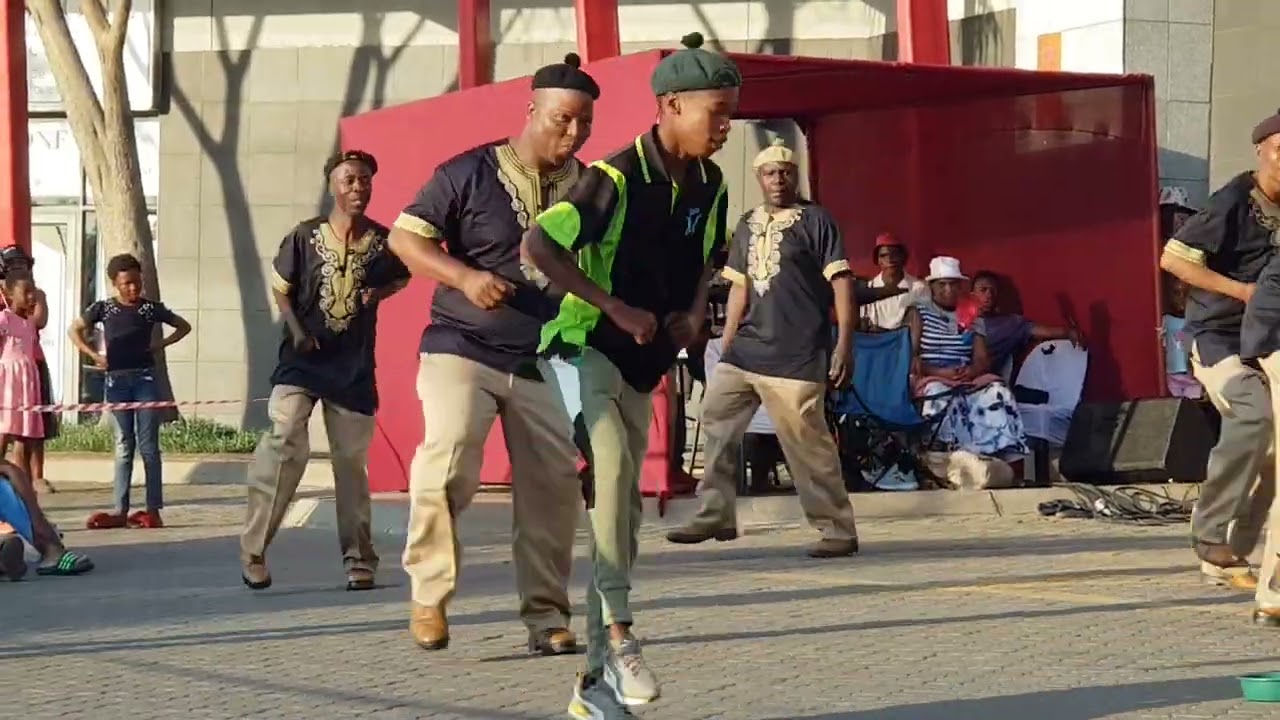 Banna Remokgobe Dancing at Birch Acres Mall Tembisa - Part 1