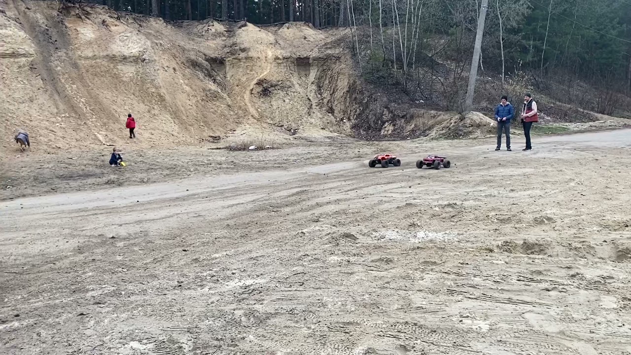 Traxxas x-maxx 8s vs arrma outcast 8s