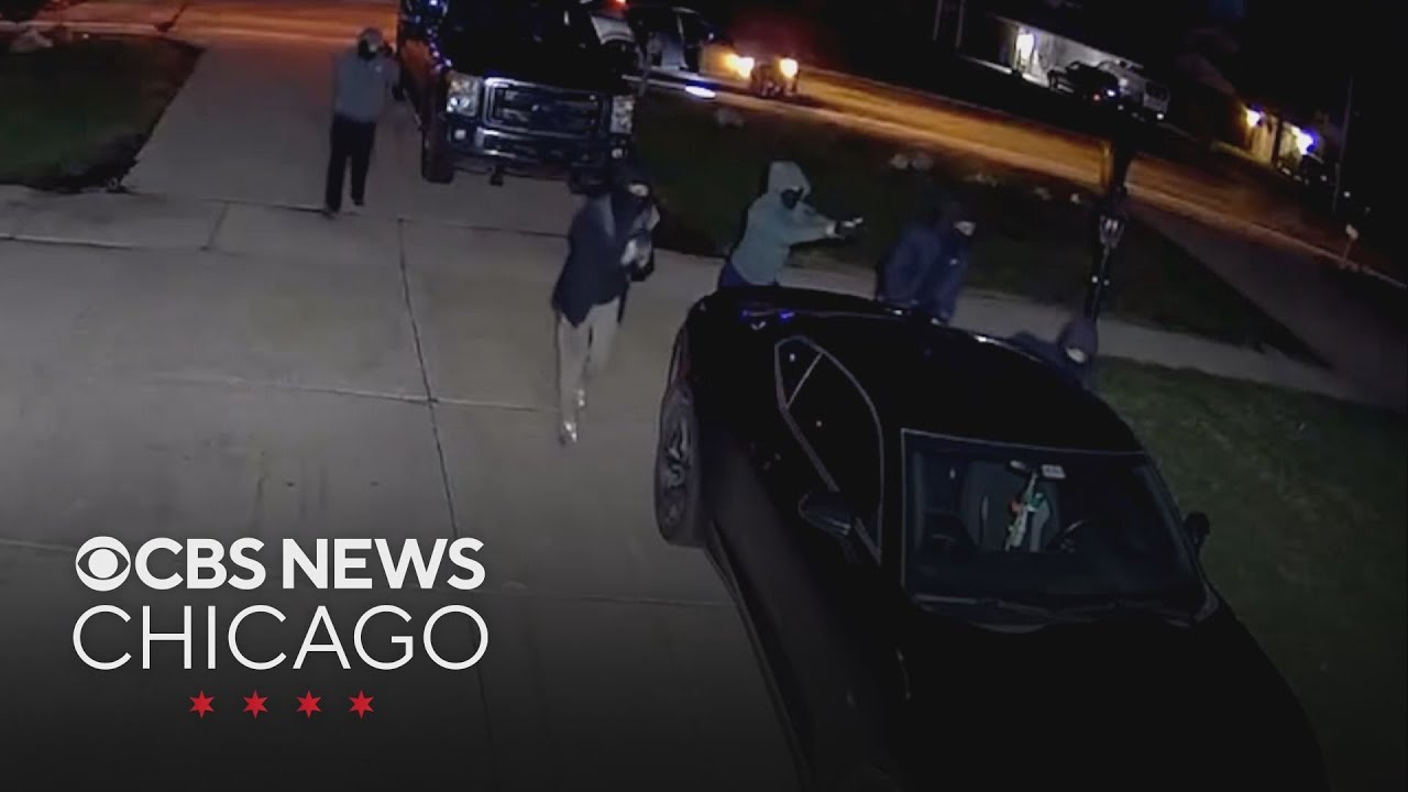 5 armed masked men try to break into car outside Mount Prospect home