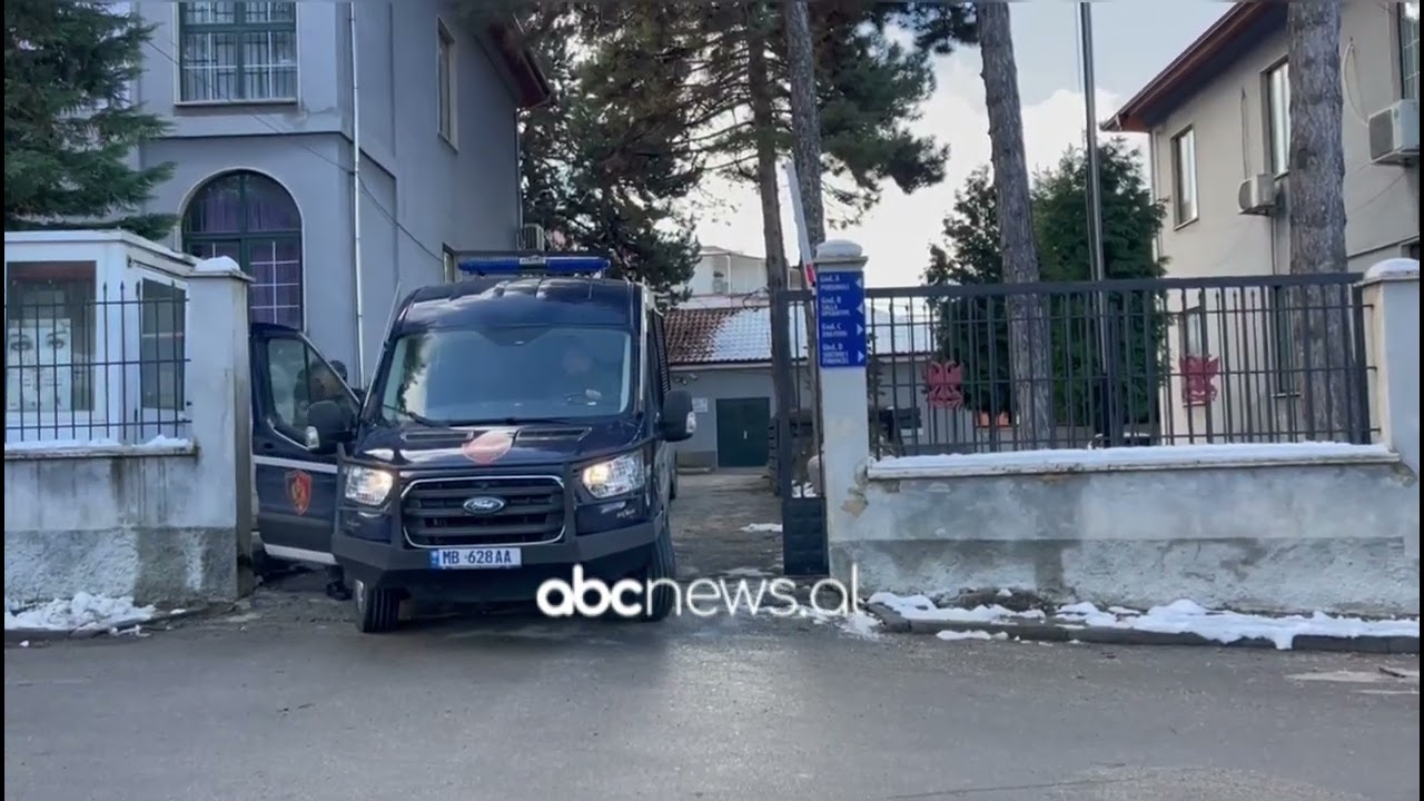 Operacion masiv në Pogradec, sekuestrohen armë, drogë dhe 100 mijë euro | ABC News