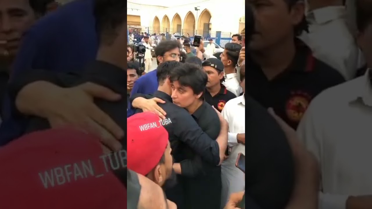 waseem badami got emotional at amir liaquat funeral 😭 |  #amirliaqatdeath #waseembadami #sahirlodhi