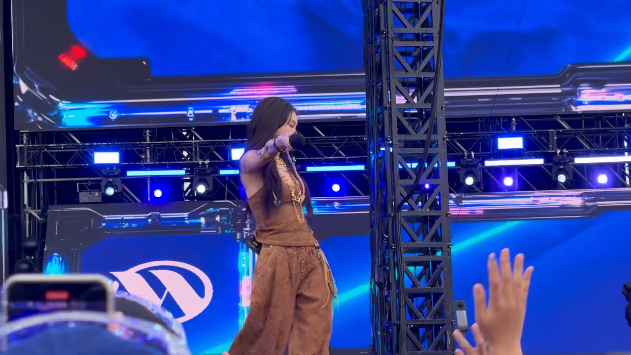 [4K] 250704 청하 - Roller Coaster @ 2025 WATERBOMB SEOUL