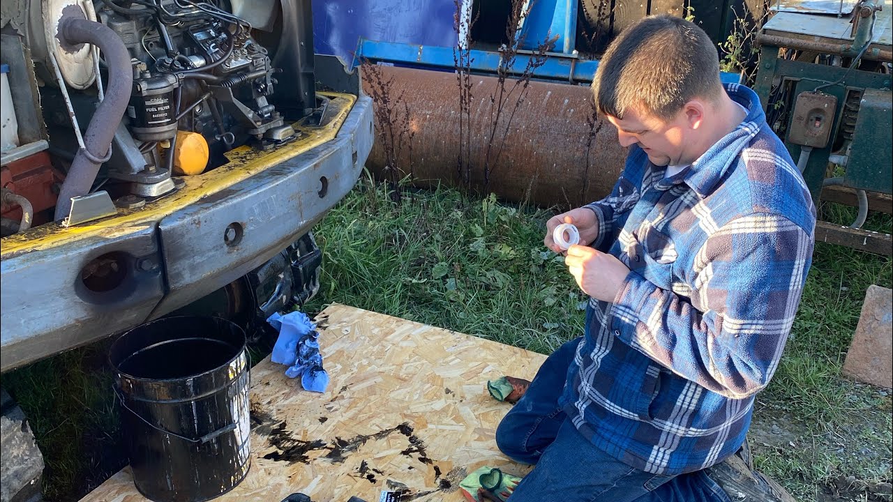 Servicing and repairing a JCB 804 midi excavator