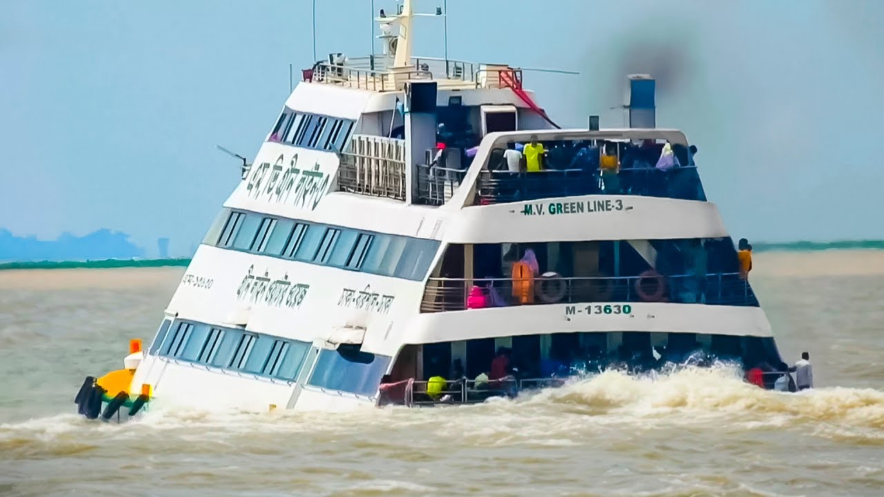 Idiots In Boats Caught On Camera