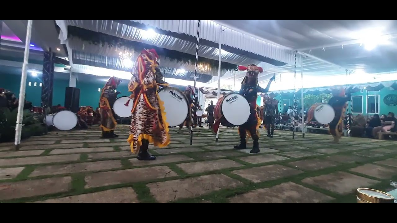 Penampilan drumband penutup di At Tauhid 1 Gamelan 10 Februari 2026 