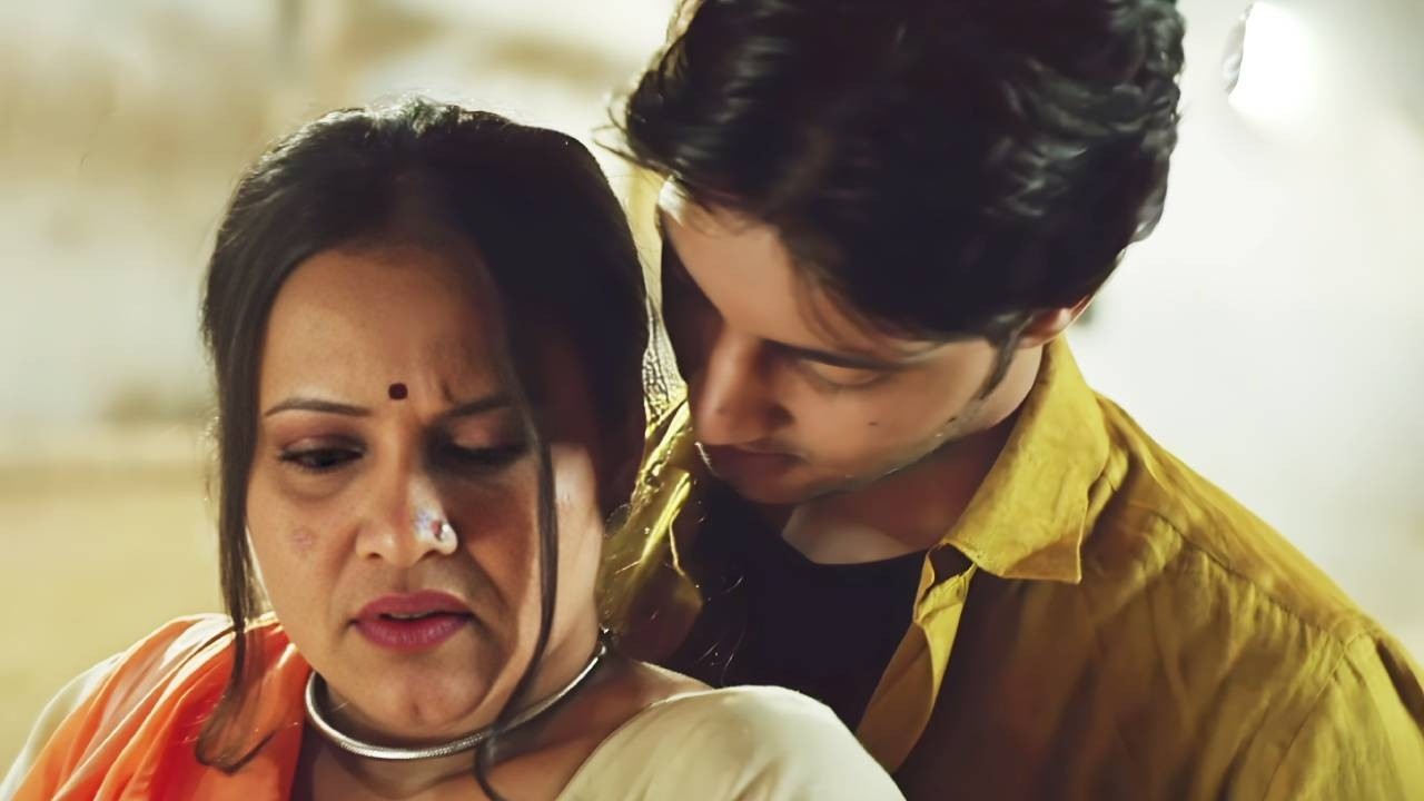 डरो मत घर पर कोई नहीं है, कोई नहीं देखेगा |  Atrangi New Hindi Romantic Web Series | Gaachi Ep 4