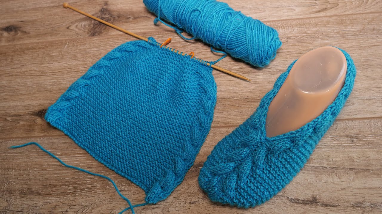 Лазурные следки спицами с объёмной косой 👟 Azure slippers knitting pattern
