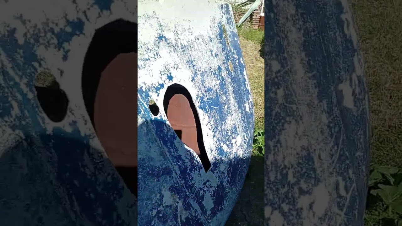 Capot de un turismo de carretera adaptando como lona marinera en una Amarok 