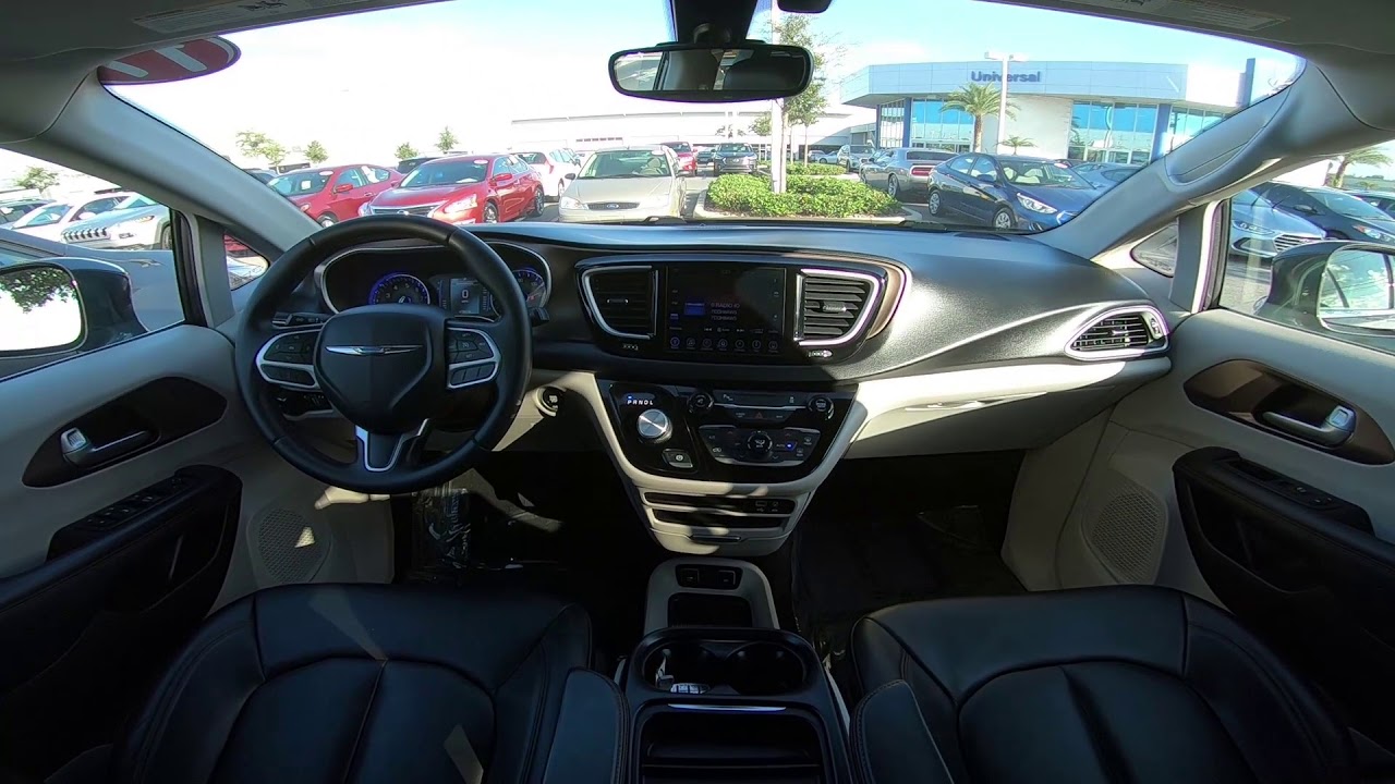 2017 Chrysler Pacifica Touring-L Interior