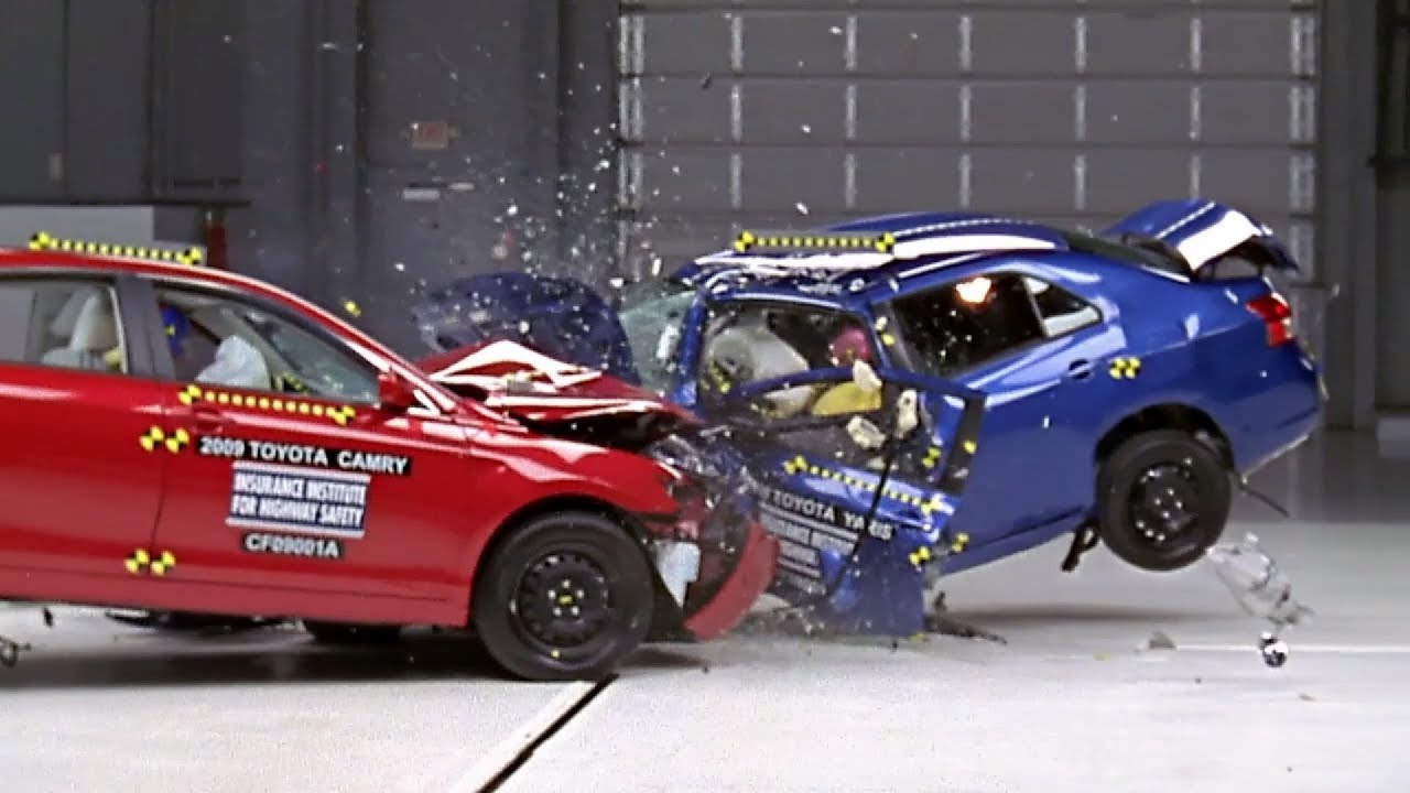 IIHS Crash Test - Toyota Camry vs Toyota Yaris