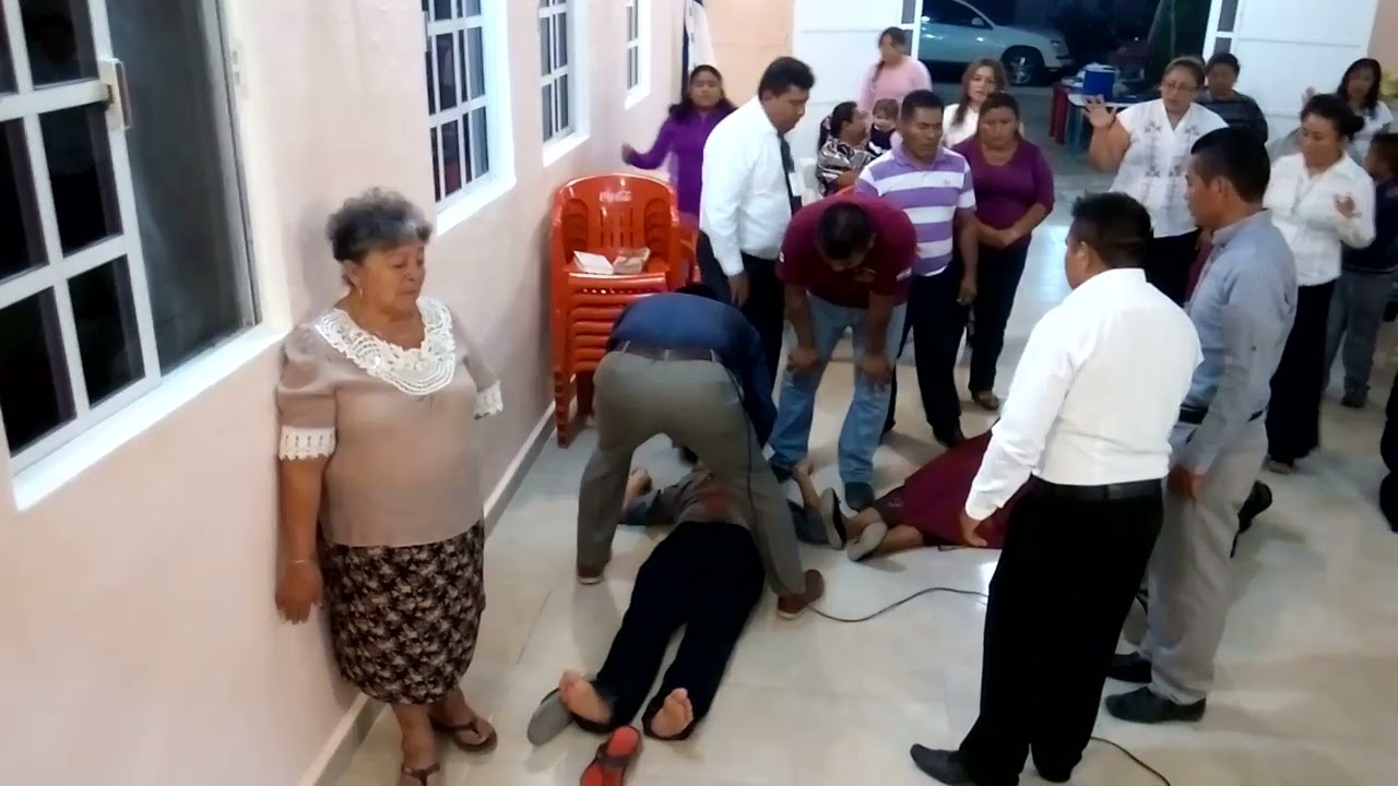 Profeta Burelo predicando en Casa de oración Getesemeni.Chelem Yuc. Méx