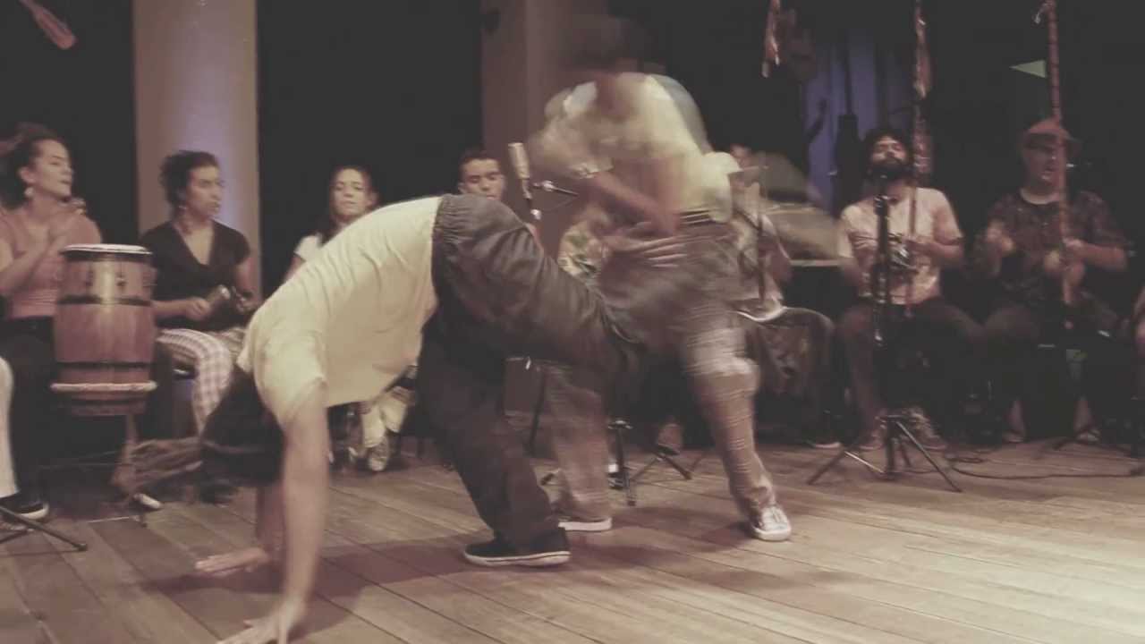 Grupo Casarão Capoeira Angola ( Mestre Dois cruzeiros) - O Galho da Roseira