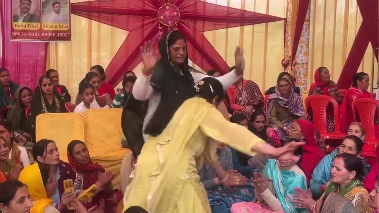 Pahadi gidda special || dance by local ladies in marriage 