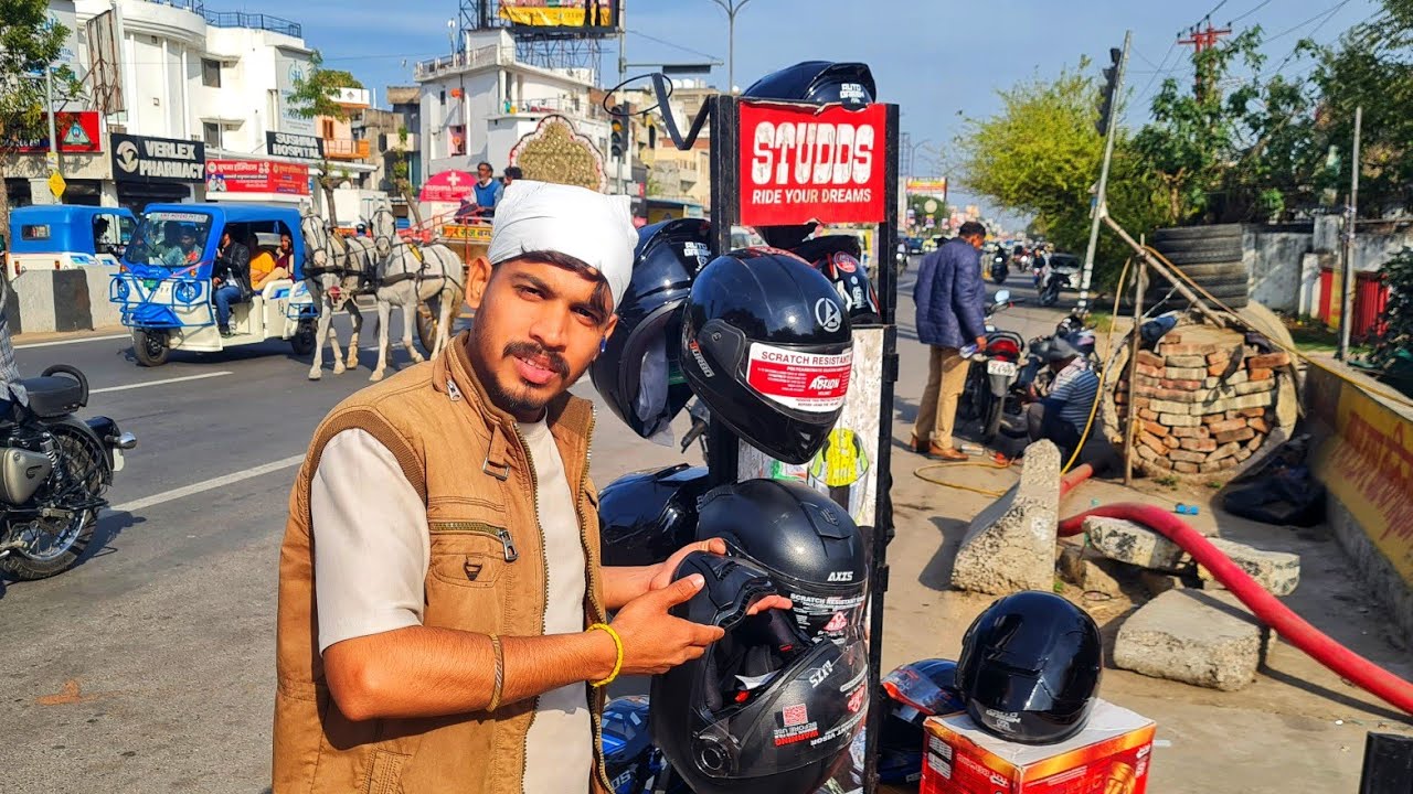 Dost Ko Dilaya Ek Naya Helmet🪖