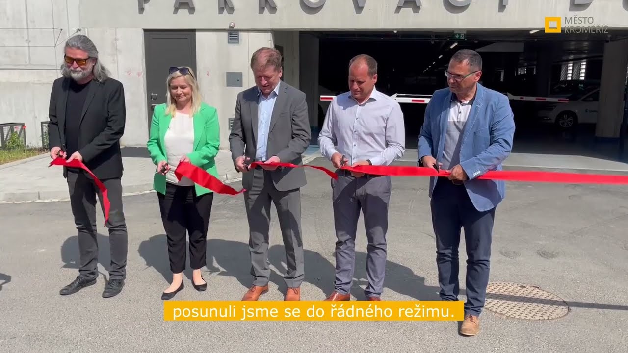 Kroměřížská radnice dnes zahájila ostrý provoz parkovacího domu ve Velehradské ulici.