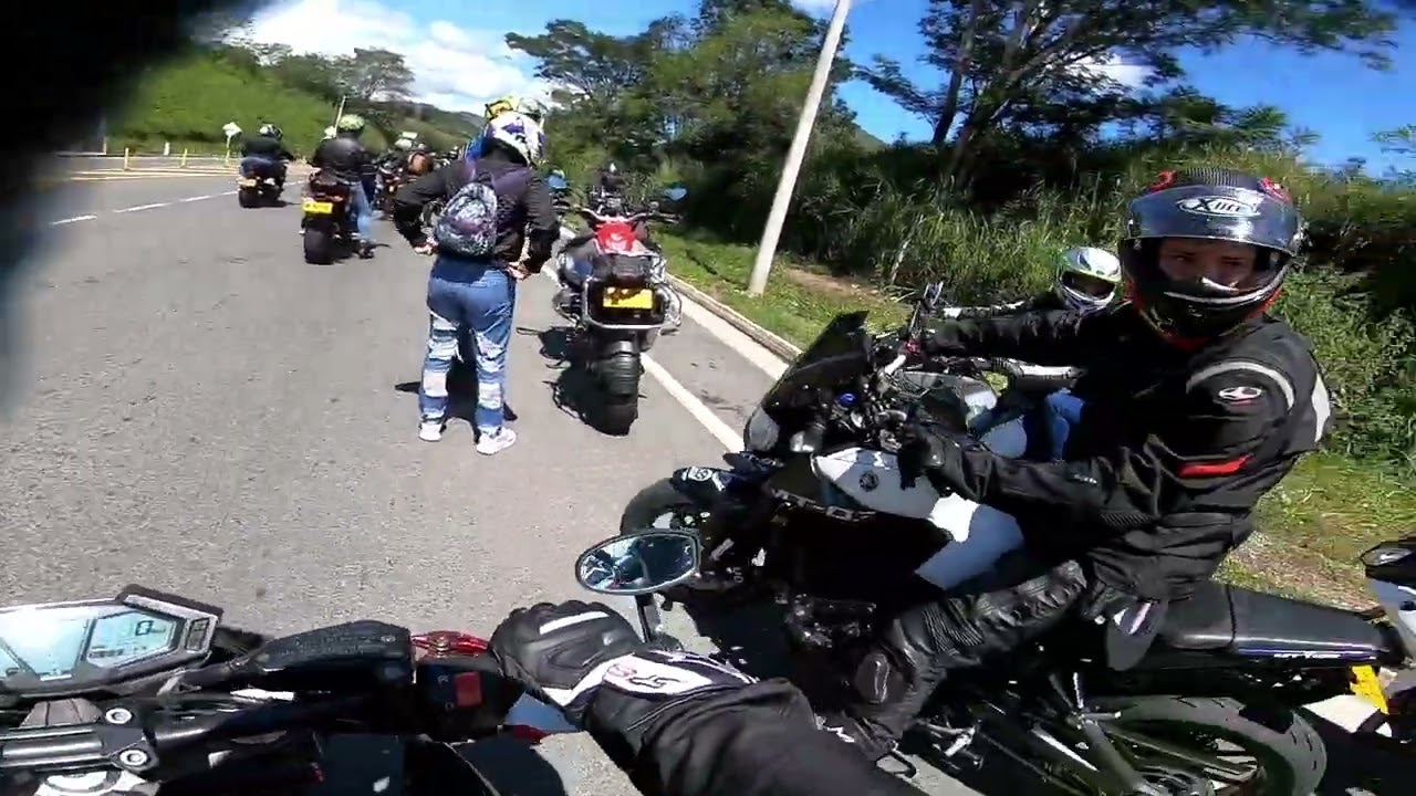 Rodando por los paisajes vía Pereira - Medellin //Z800 Y UNA FZ1 MUY LOCA!