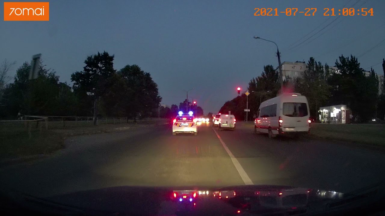 Дежурный патруль в Запорожье сопроводил авто с ребенком до больницы.