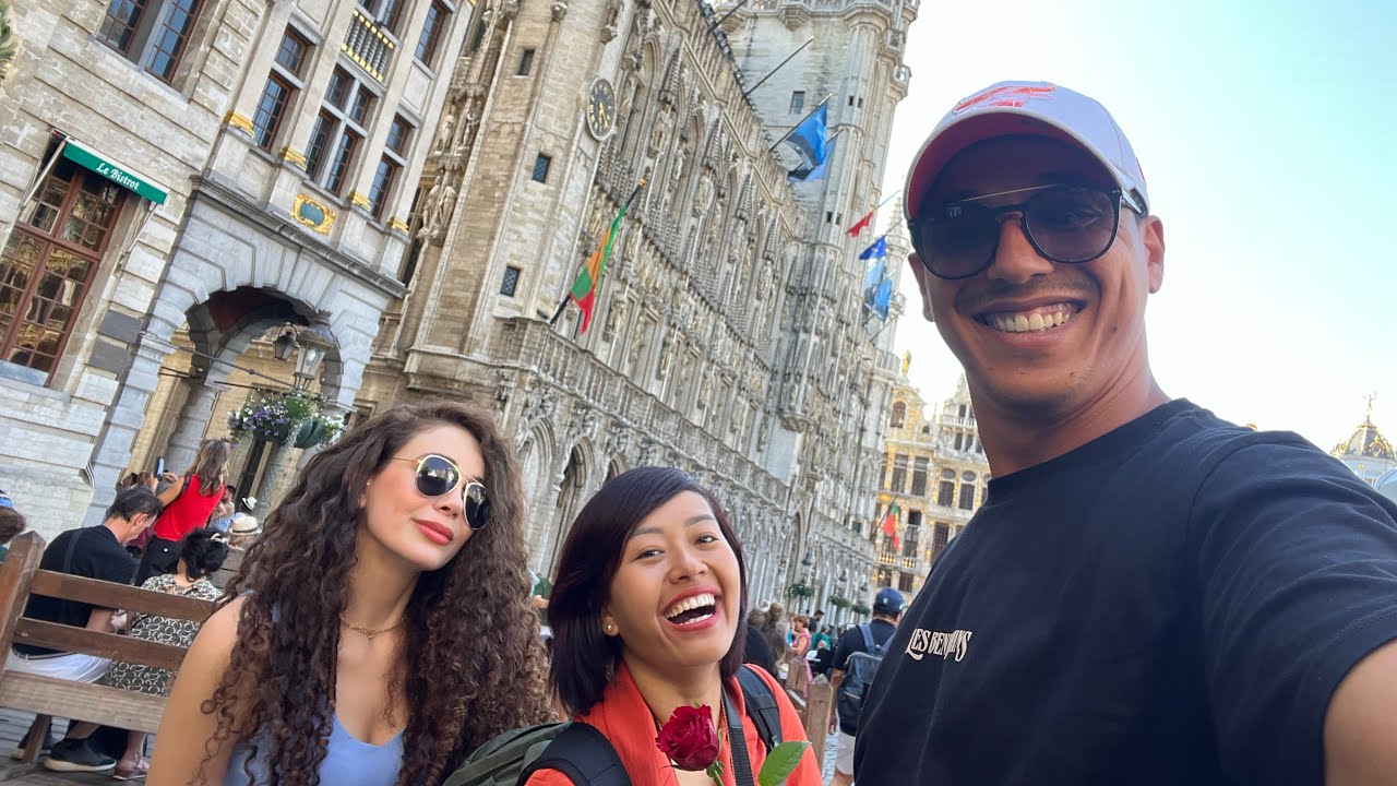 Brussels | Belgium 🇧🇪 | strolling around and eating street food with my new hostel friends