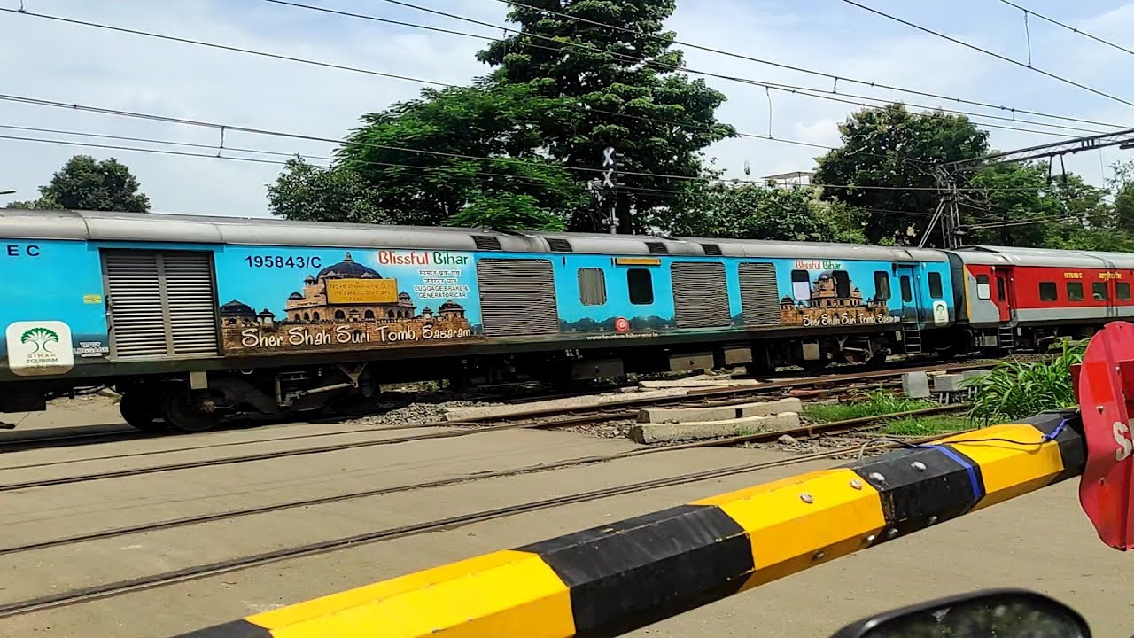 #blissfulbihar Patna - Ltt Express hauled by #brcwap7
