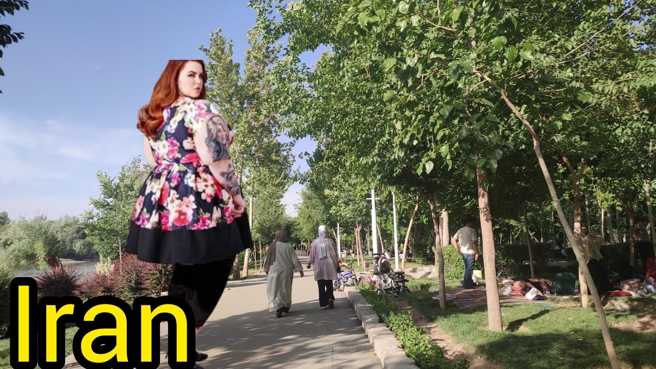 Iran 🇮🇷Zayandeh River in Isfahan before it dried up, people's entertainment