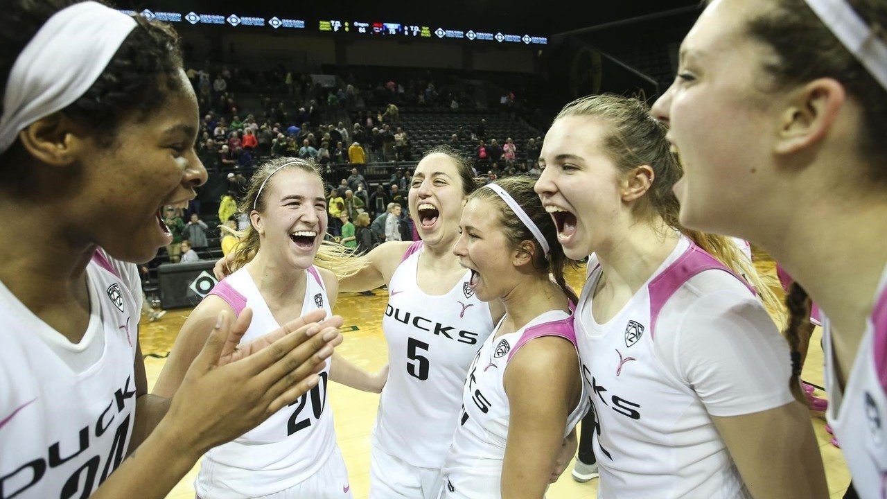 Recap: Oregon women's basketball upsets No. 15 UCLA behind Sabrina Ionescu triple-double