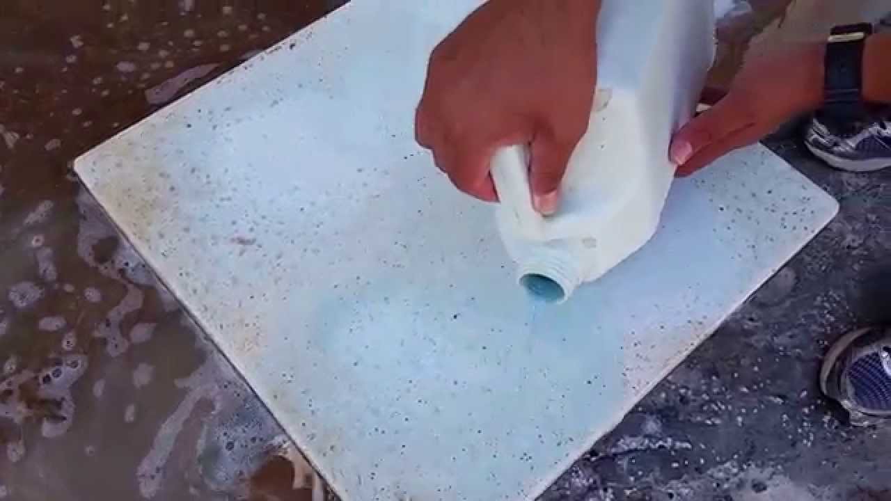 Limpeza do piso antiderrapante cimentício atérmico