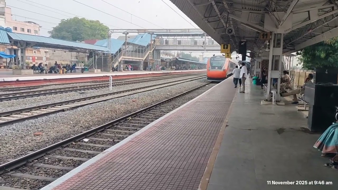 🟠tno:26651 KSR Bengaluru-Ernakulam Vande Bharat first official run  #vandebharat  #trending #india 