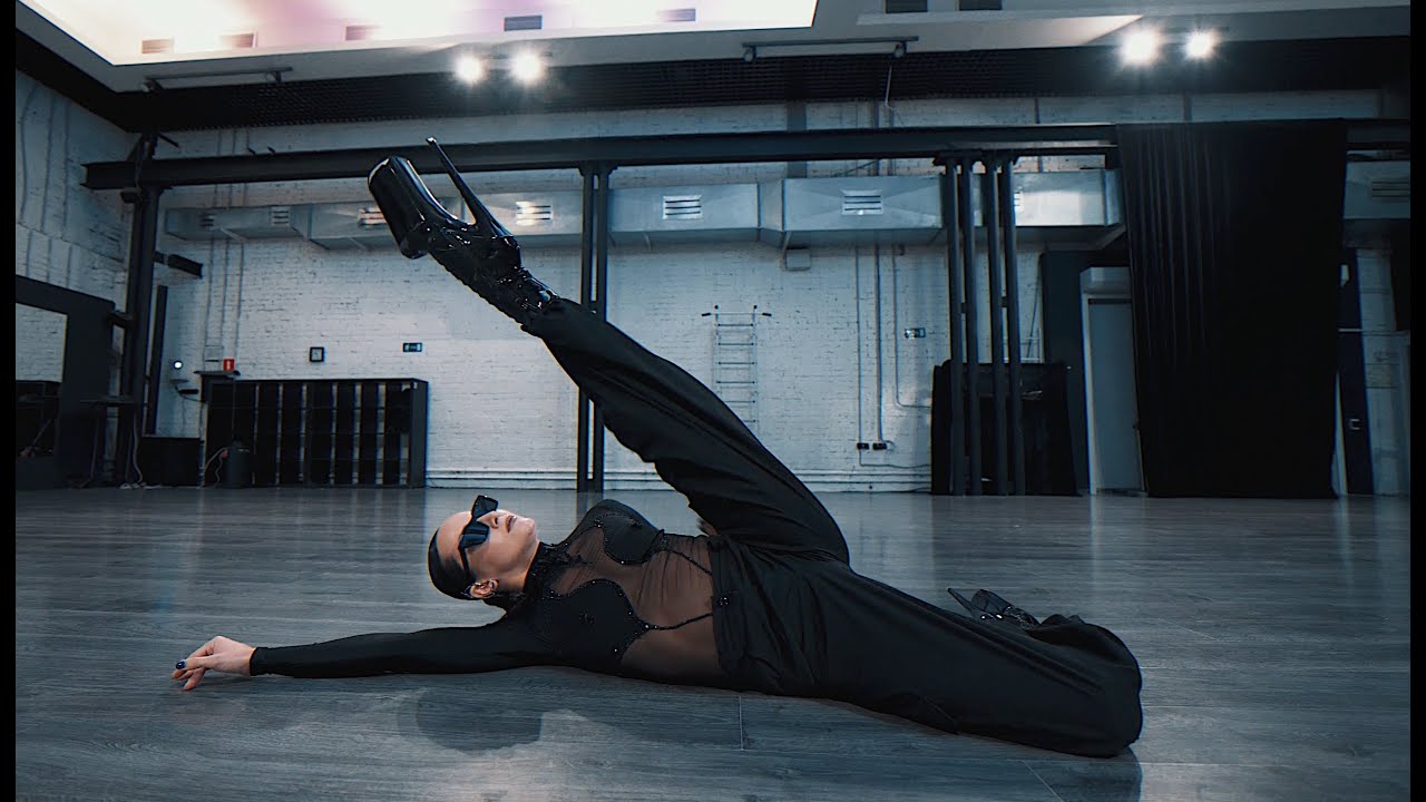 Julianna Kobtseva | Mansfield.TYA - La fin des temps | Strip choreography
