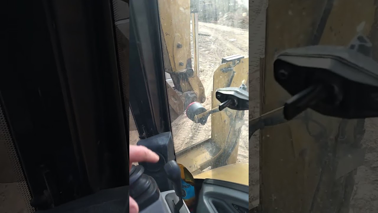 CAT 432F расширение тракторпарка 16 апреля 2023 г.