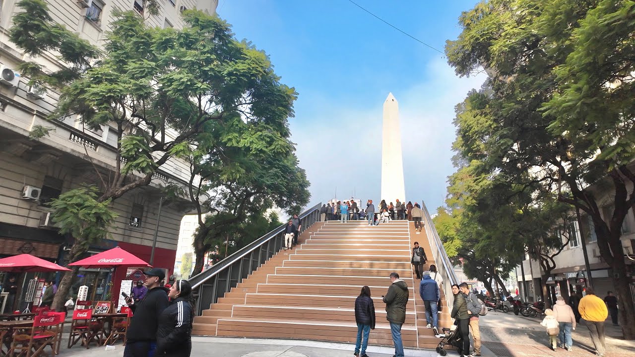 Obelisk: One of Argentina's most famous Landmarks in the city of Buenos Aires. Mirador Del Obelisco