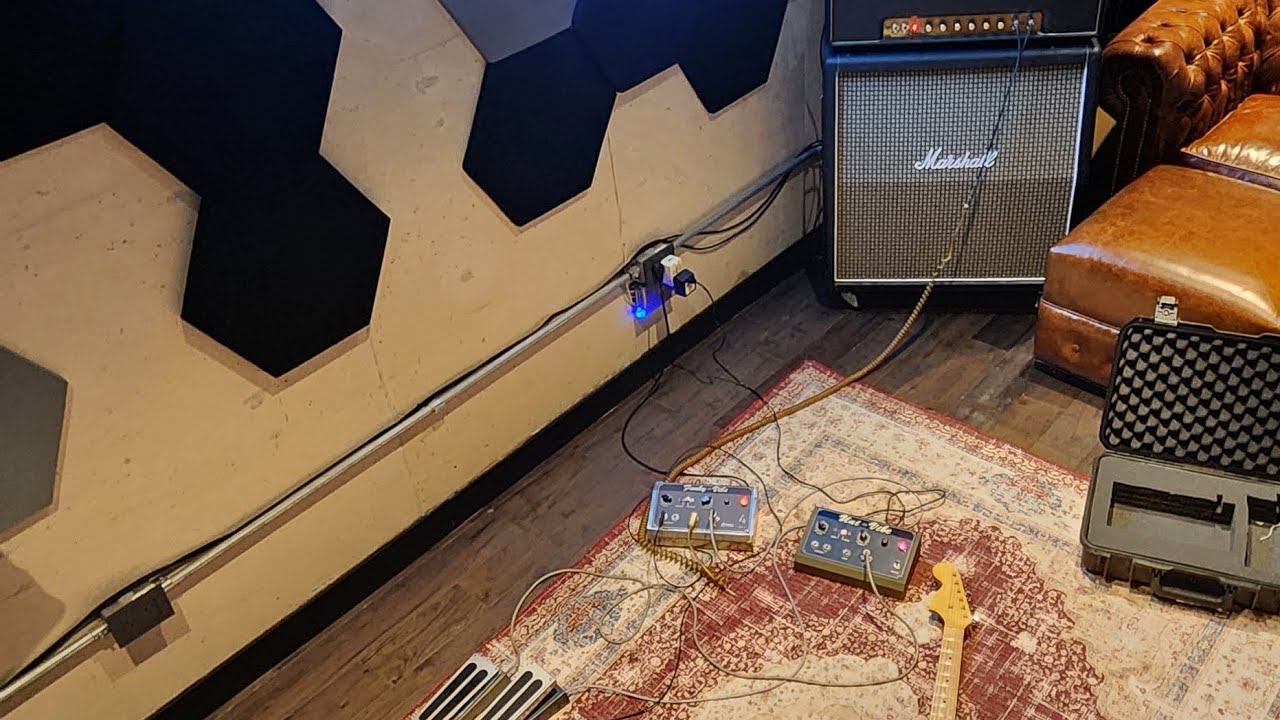 Jamming with my Original 1968/1969 Uni-Vibe 🟥⬜️