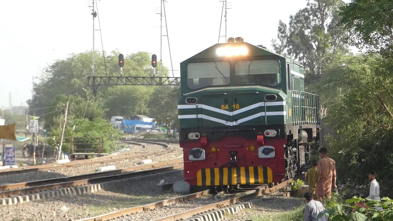 Ziyang Caterpillar Locomotive | Light ZCU-20-6416 Passing Shahdara Junction Point, Lahore