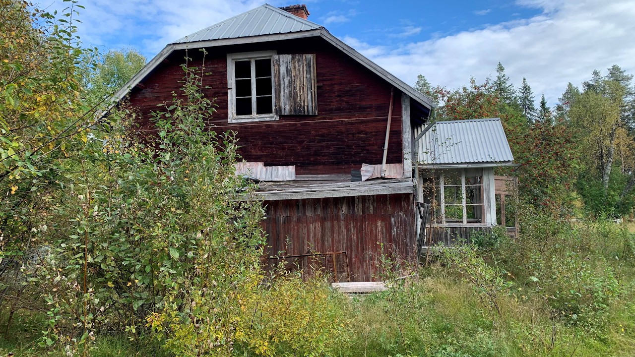 Deserted Home On The  Countryside Of Sweden