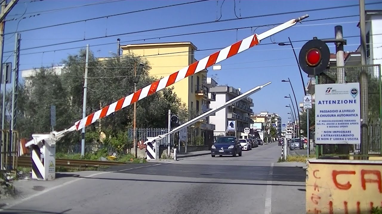 Spoorwegovergang Scafati (I) // Railroad crossing // Passaggio a livello