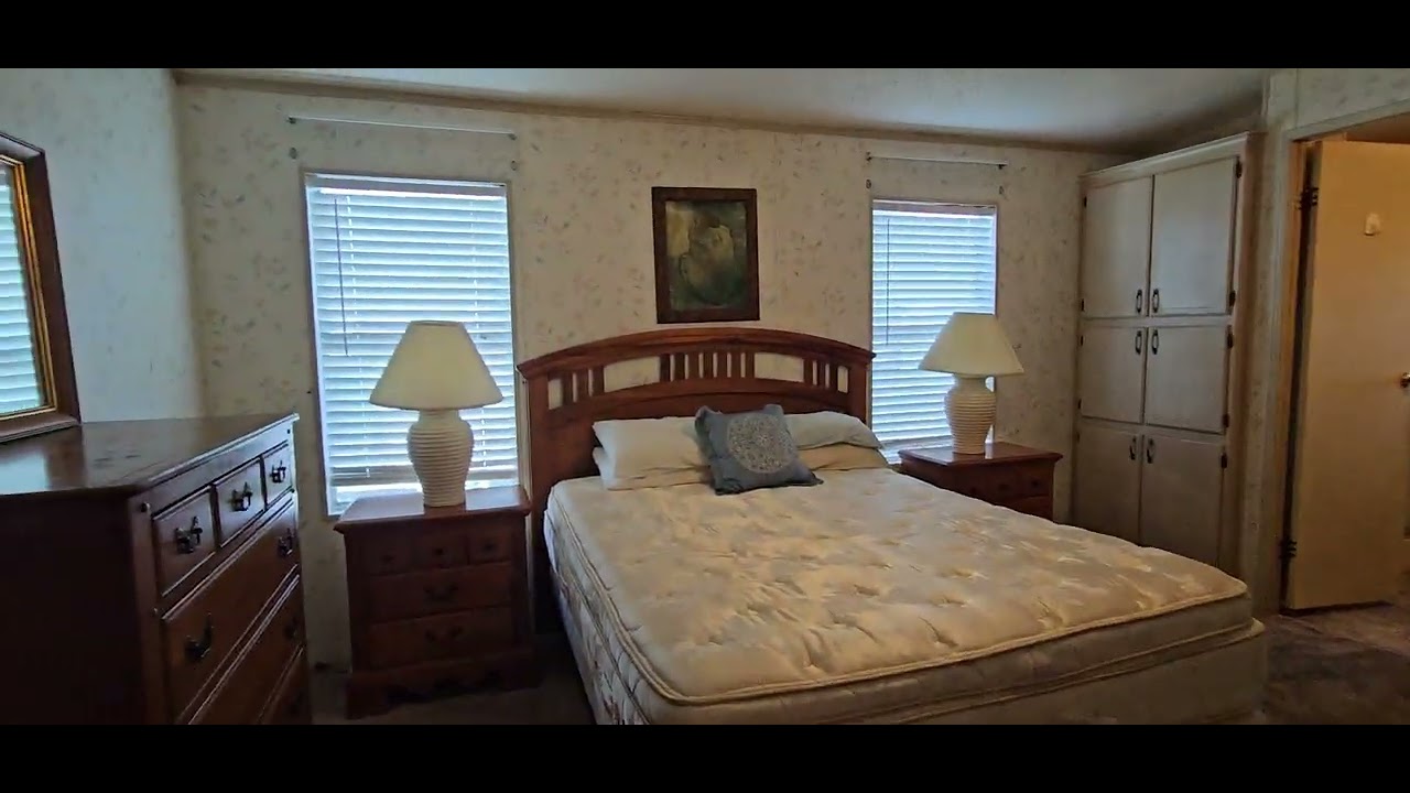 FOR SALE 55+2138 Ricky Circle Valrico FL 2 bed 2 bath $25,000 Lot rent 944813-230-1200 