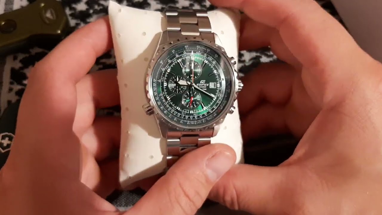 Зелёный хронограф Casio Edifice EF-527D-3A