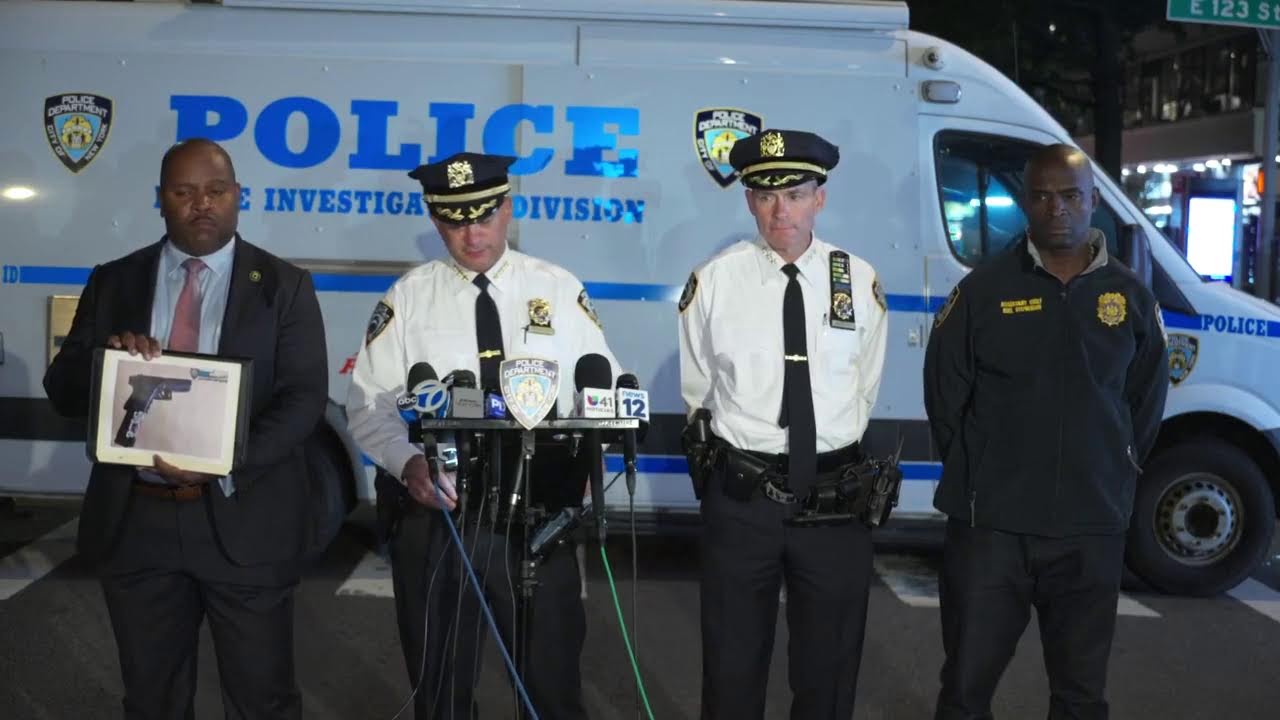 Watch as NYPD executives provide an update on an ongoing investigation in Manhattan.