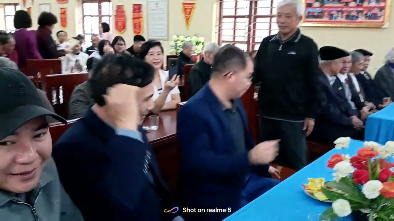 Lãnh Đạo NCT Thôn An Thái . Trao Lưu Niệm . 21 . 2 . 2026 . Cho Các Cụ 