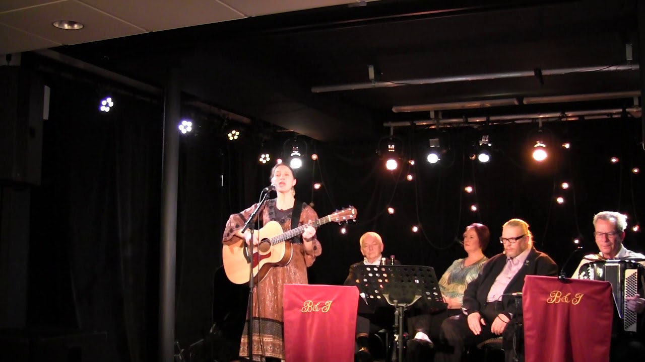 Om aftonen med Heidi Baier